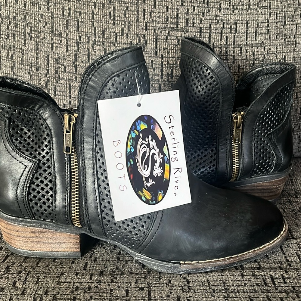 Sterling river ankle boots genuine leather size 8.5